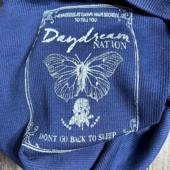 DAYDREAM NATION Listen Stretch Ribbed Knit Mock Turtleneck 3/4 Sleeve T-Shirt - Picture 5 of 7